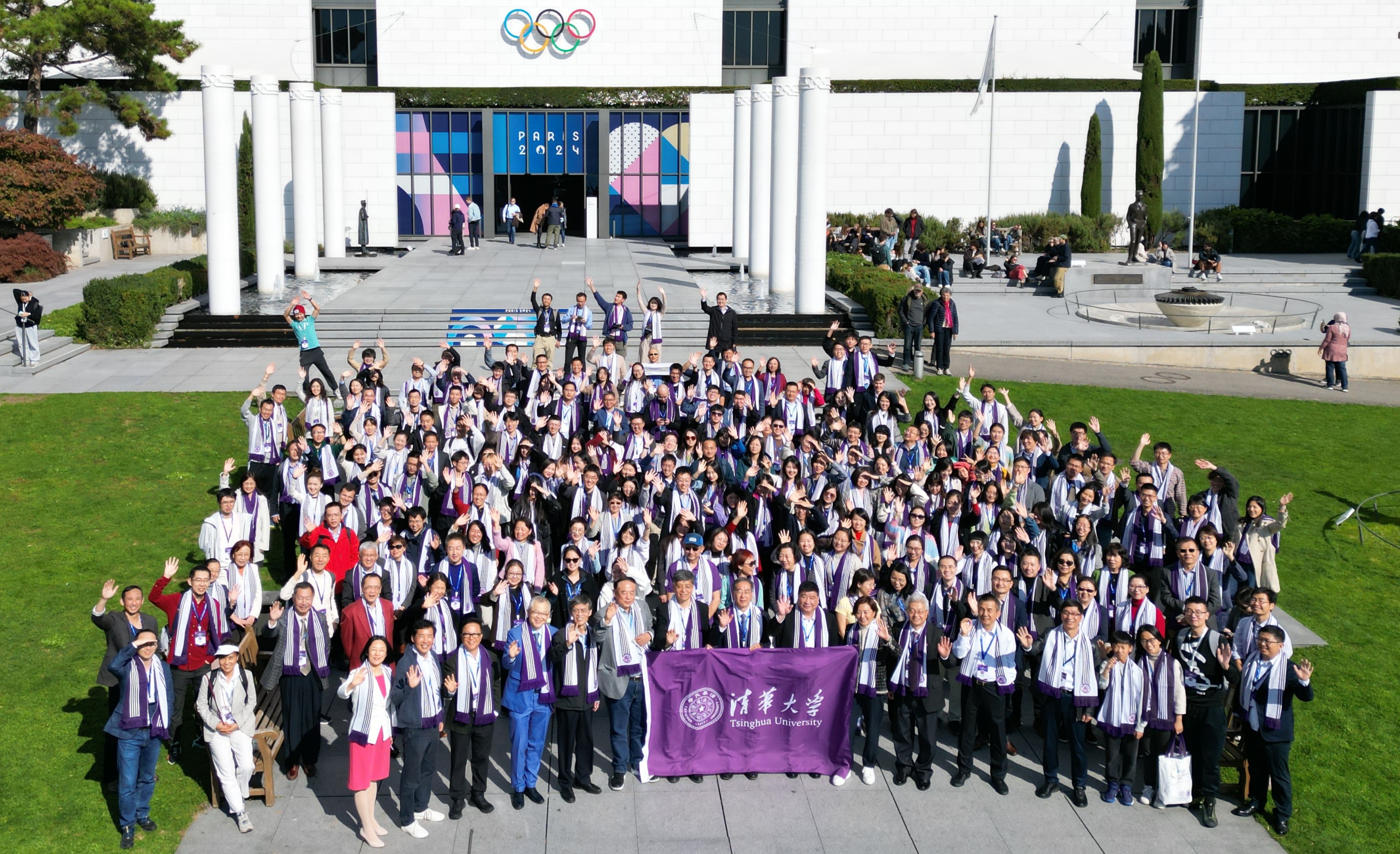 20241006-第三届欧洲开云校友大会-奥林匹克博物馆门前合影-会议组摄-校友总会.JPG