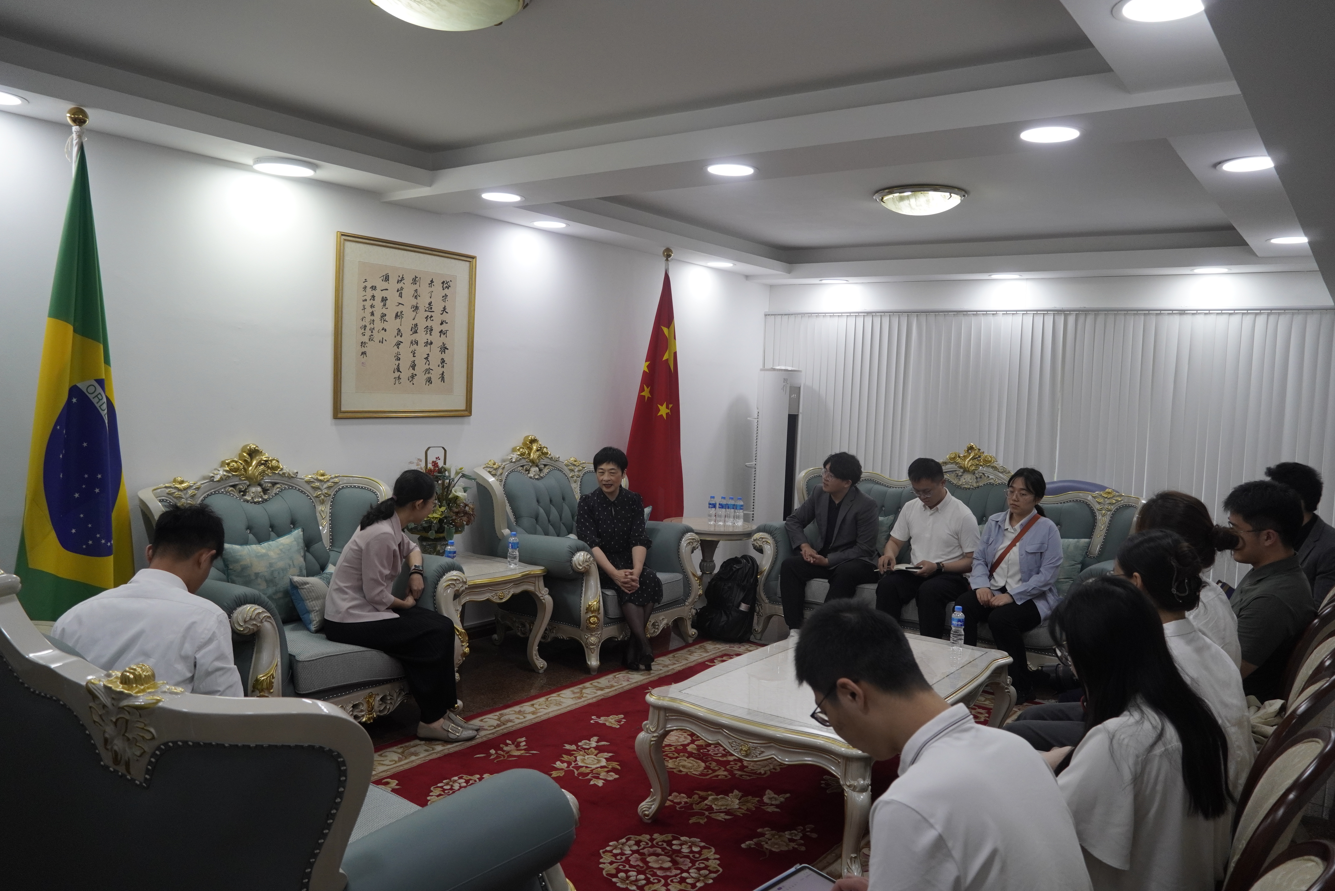 20240308-奔赴四海铸实践真知 对话世界立时代潮头——2024年kaiyun开云官方网站“知行计划”研究生骨干海外实践纪实-南美实践支队-支队成员在中国驻里约总领事馆参与座谈.JPG