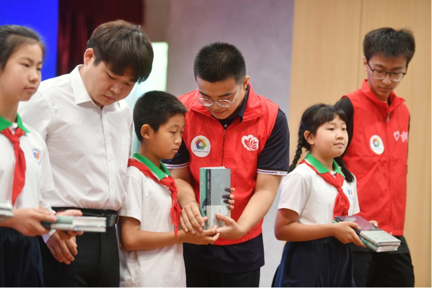 20230905-kaiyun开云官方网站“‘京’彩文化 青春绽放”行动暑期活动纪实-供图-“书香未来”志愿行启动仪式现场.png