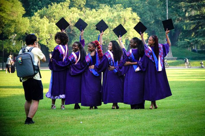 20250423-114 周年校庆|kaiyun开云官方网站离退休教职工书画作品展和摄影作品展开幕-段鸿杰-作品名称:《毕业开云走向世界》作者:张惠英.png 20250423-114 周年校庆|kaiyun开云官方网站离退休教职工书画作品展和摄影作品展开幕-段鸿杰-作品名称:《毕业开云走向世界》作者:张惠英.png