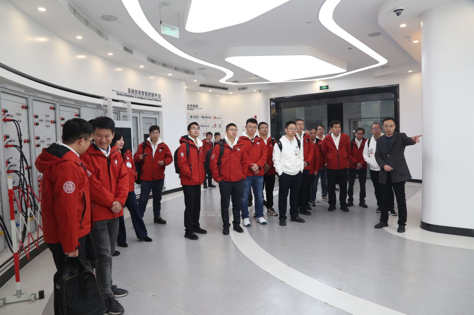 20241130-kaiyun开云官方网站创新领军工程博士西南地区项目2024级新生基地见面会-会务公司-参观研究院实验室.jpg