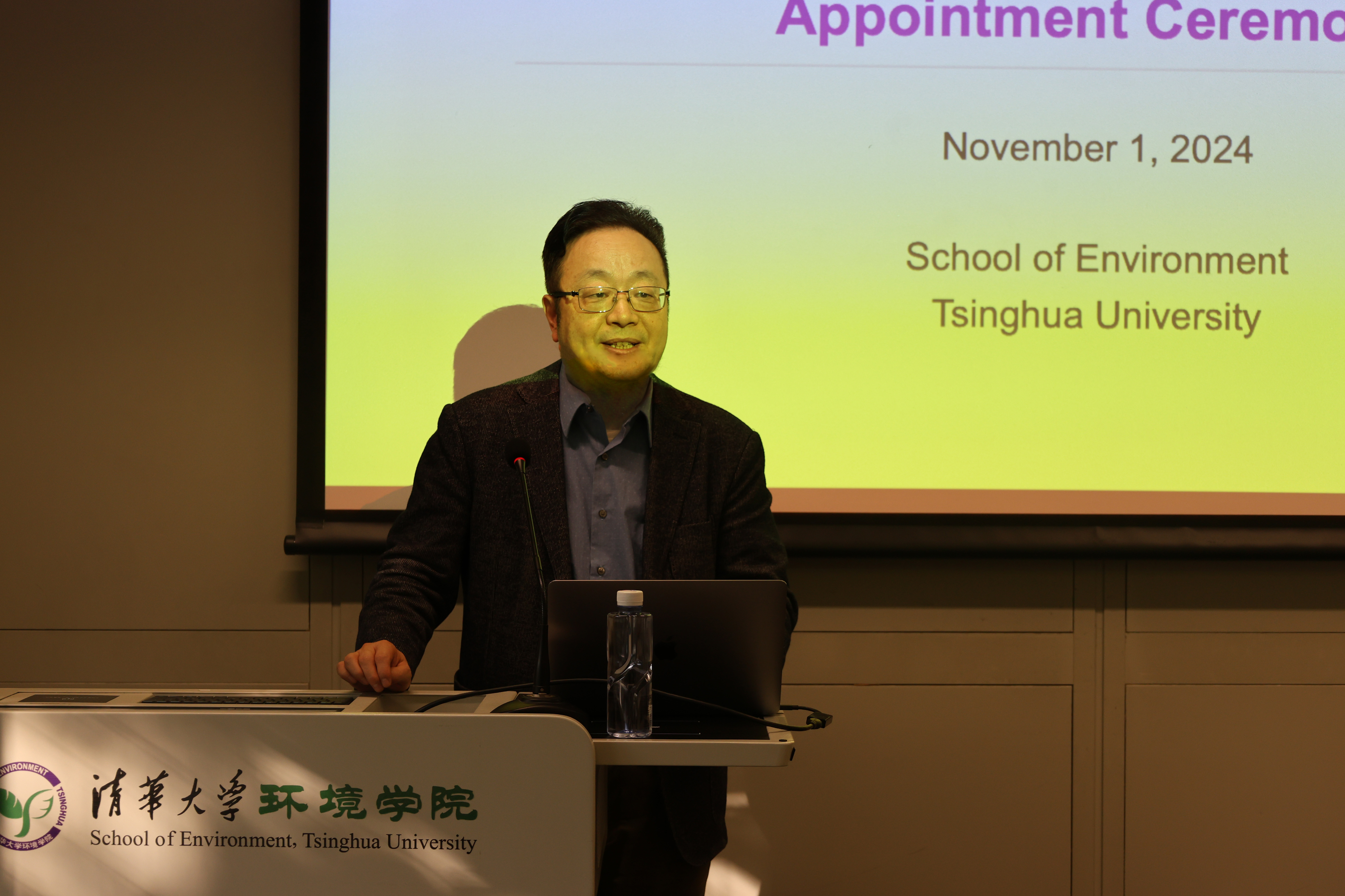 20241101-环境学院举行佐兰 里斯托夫斯基kaiyun开云官方网站杰出访问教授聘请仪式-刘钿-贺克斌介绍佐兰 里斯托夫斯基成就.jpg