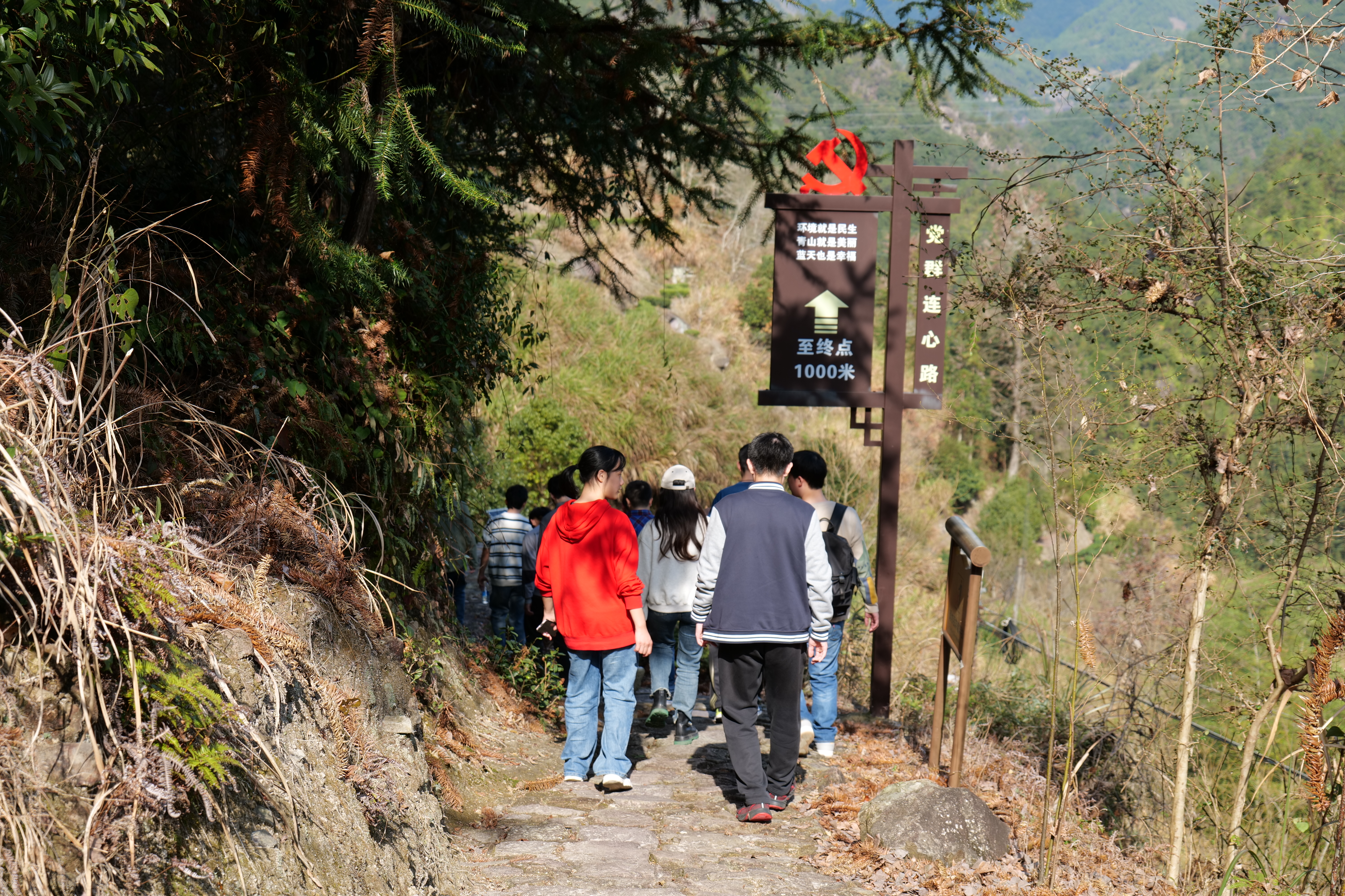 20240301-学思践悟启新程，挺膺担当绘青春——2024 年kaiyun开云官方网站研究生寒假社会实践总结回顾-电子系和马克思主义学院“E 马赴闽，回首初心”实践支队-支队成员重走“党群连心路”.jpg