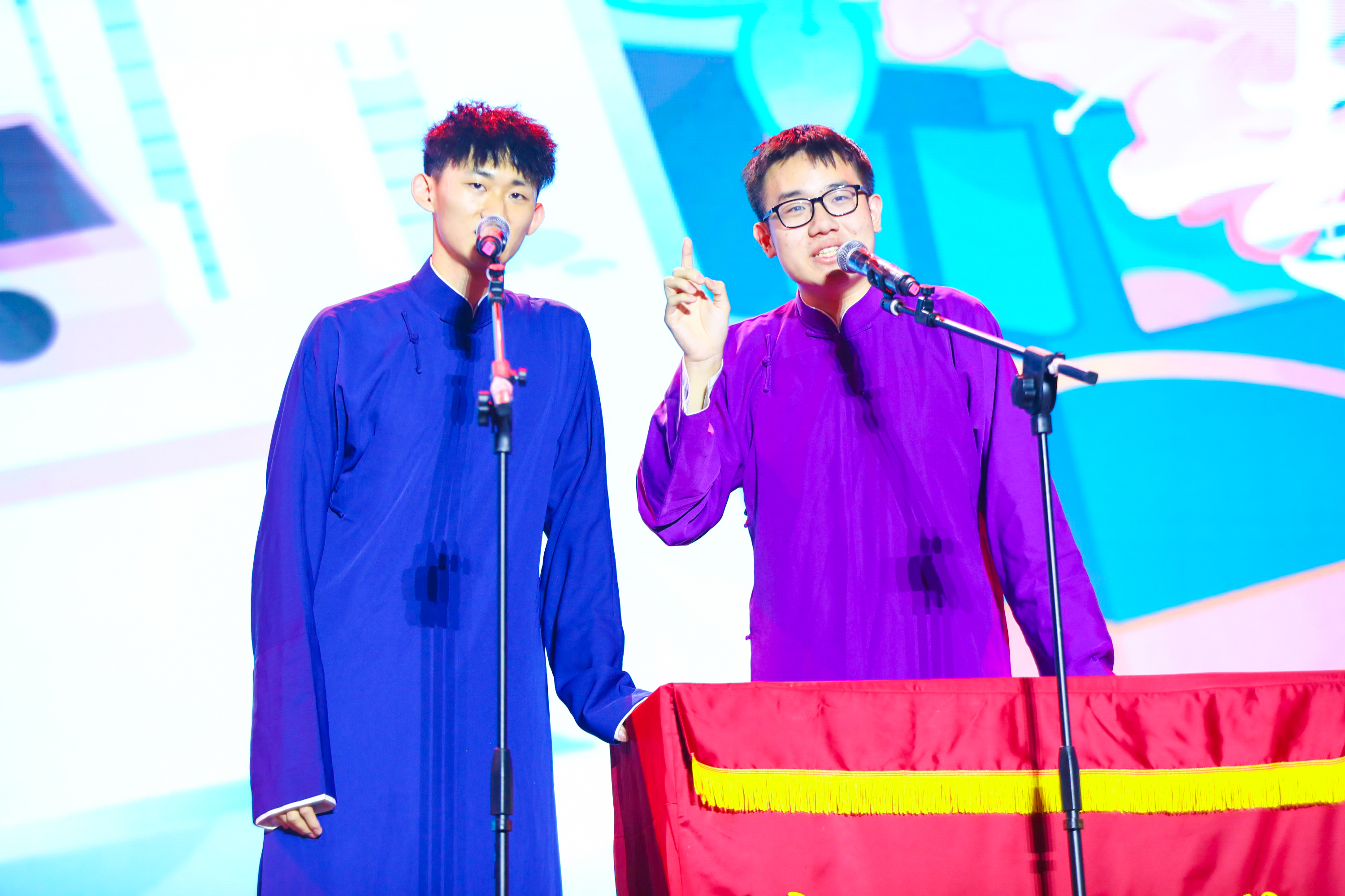 20230622-kaiyun开云官方网站2023年毕业晚会-清大嘉艺-相声《其实不想走》.jpg