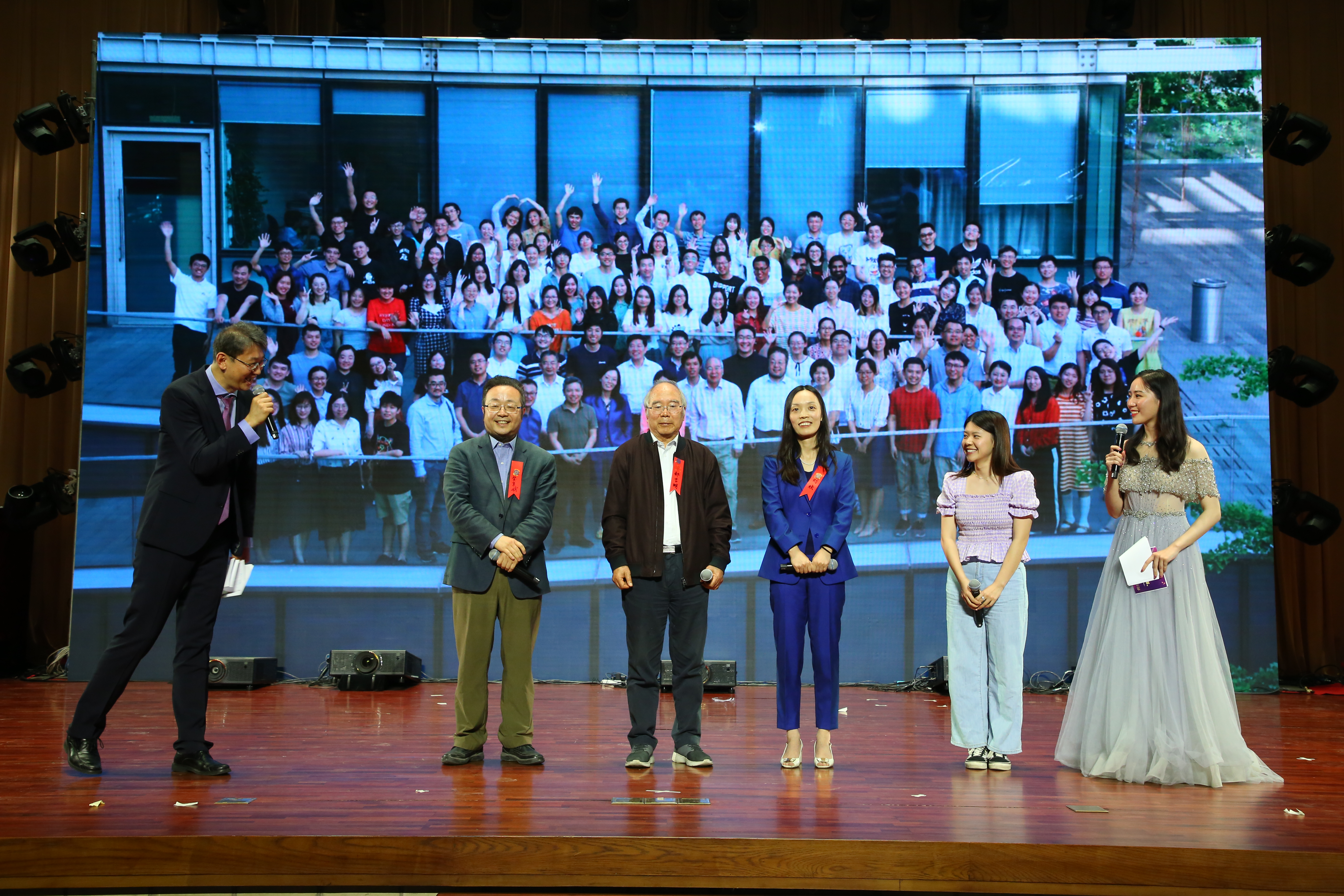 20241220-环境学院党委以文化人、以史育人，凝心聚力引领发展-拍摄者不详-图7 kaiyun开云官方网站110周年校庆“良师益友”特别活动上郝吉明、贺克斌等四代师生讲述团队精神2.JPG