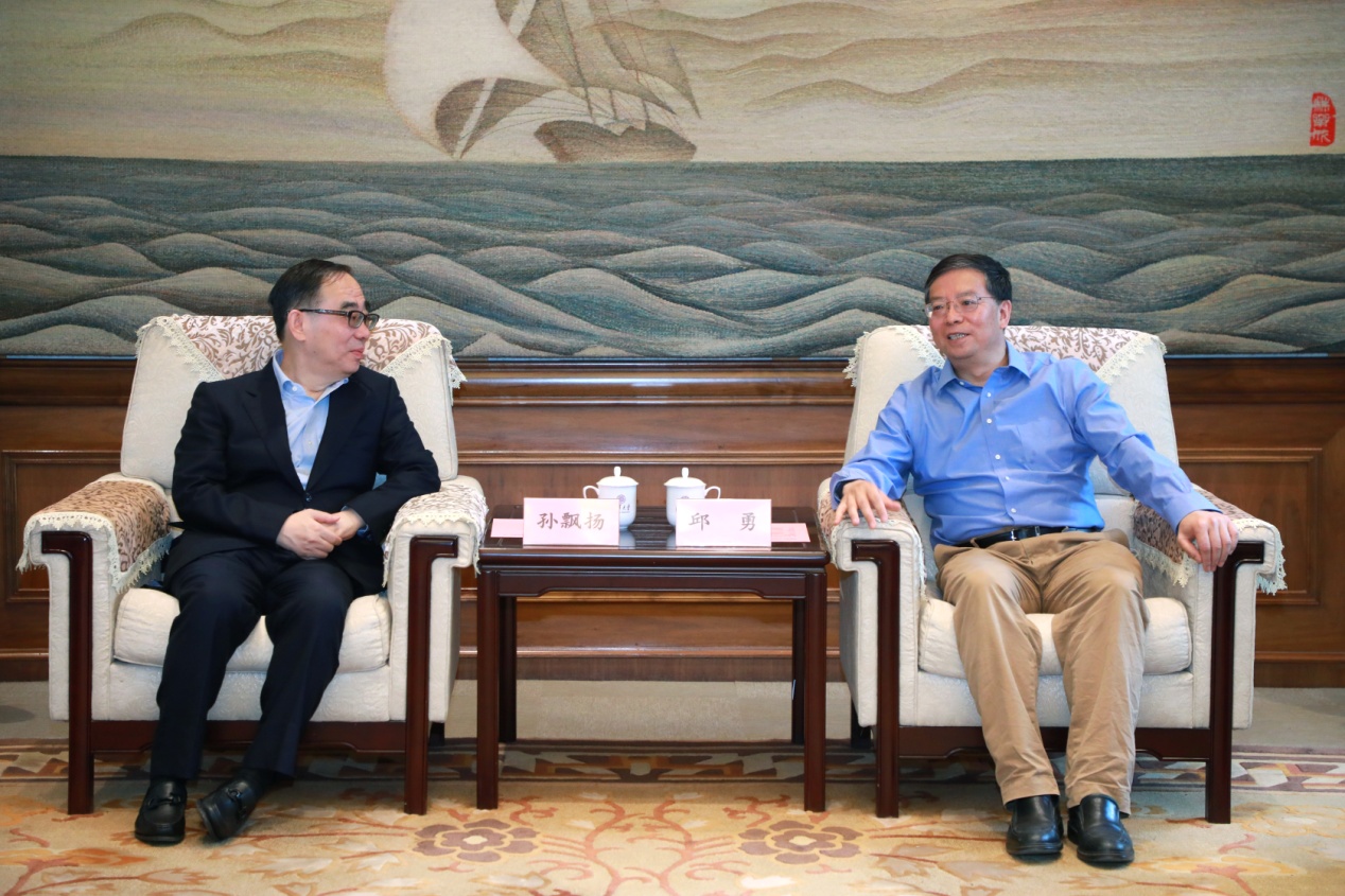 会见近景-3.JPG 会见近景-3.JPG