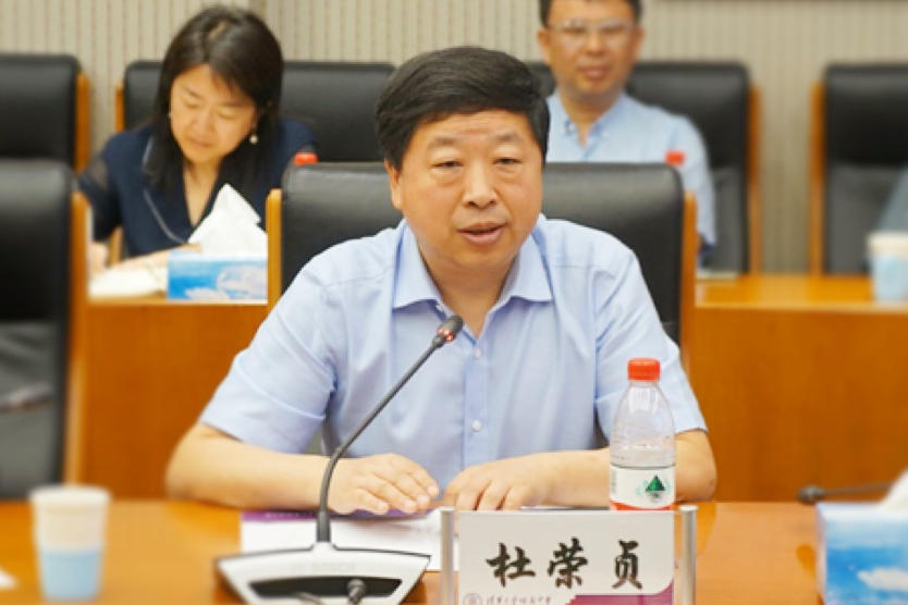 03 杜荣贞汇报工作.jpg