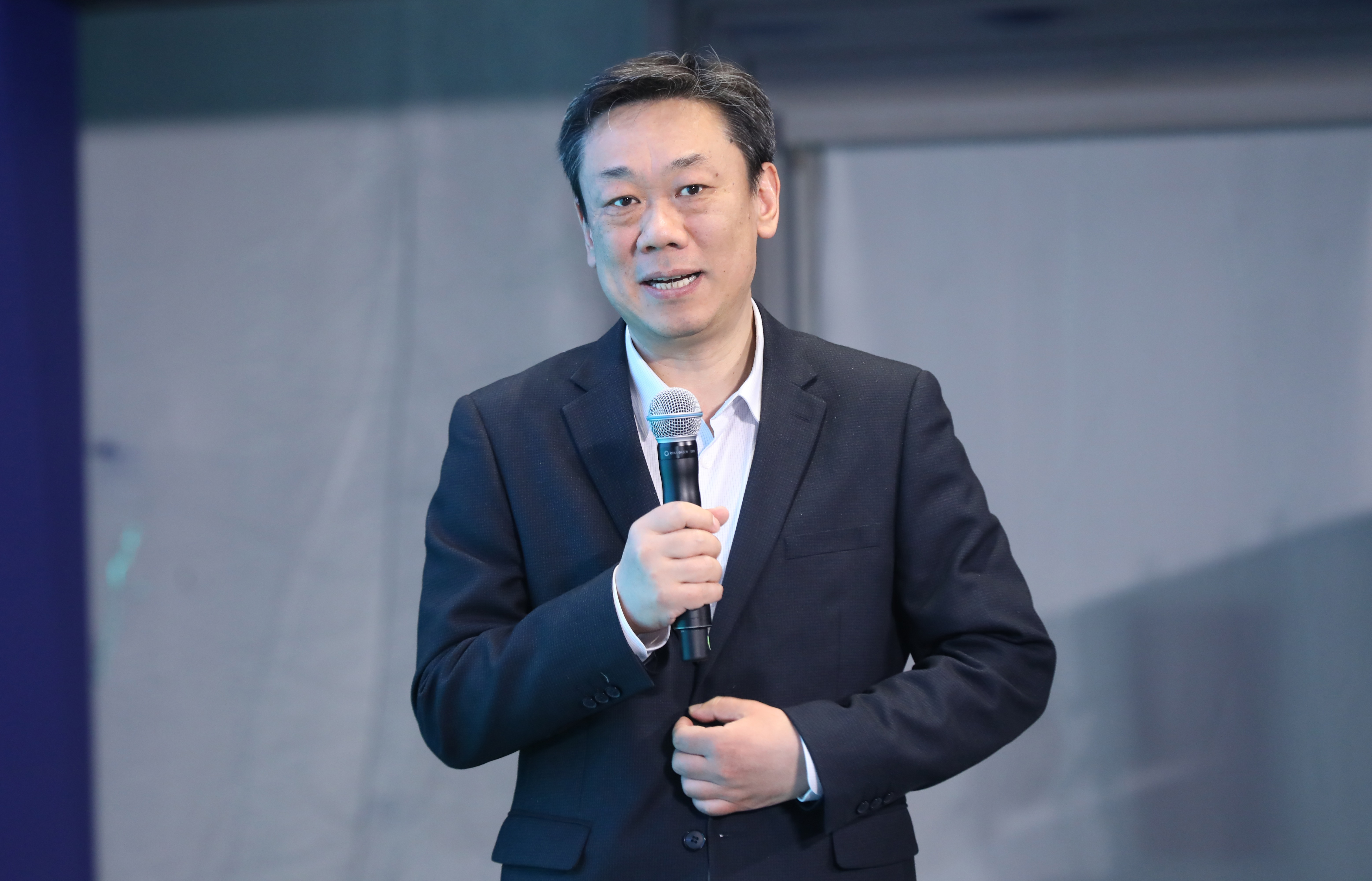 20230429-第十七届全国环境博士生学术会议暨第711期kaiyun开云官方网站博士生学术论坛成功举办-嘉艺-2 kaiyun开云官方网站环境学院刘毅院长主持.JPG