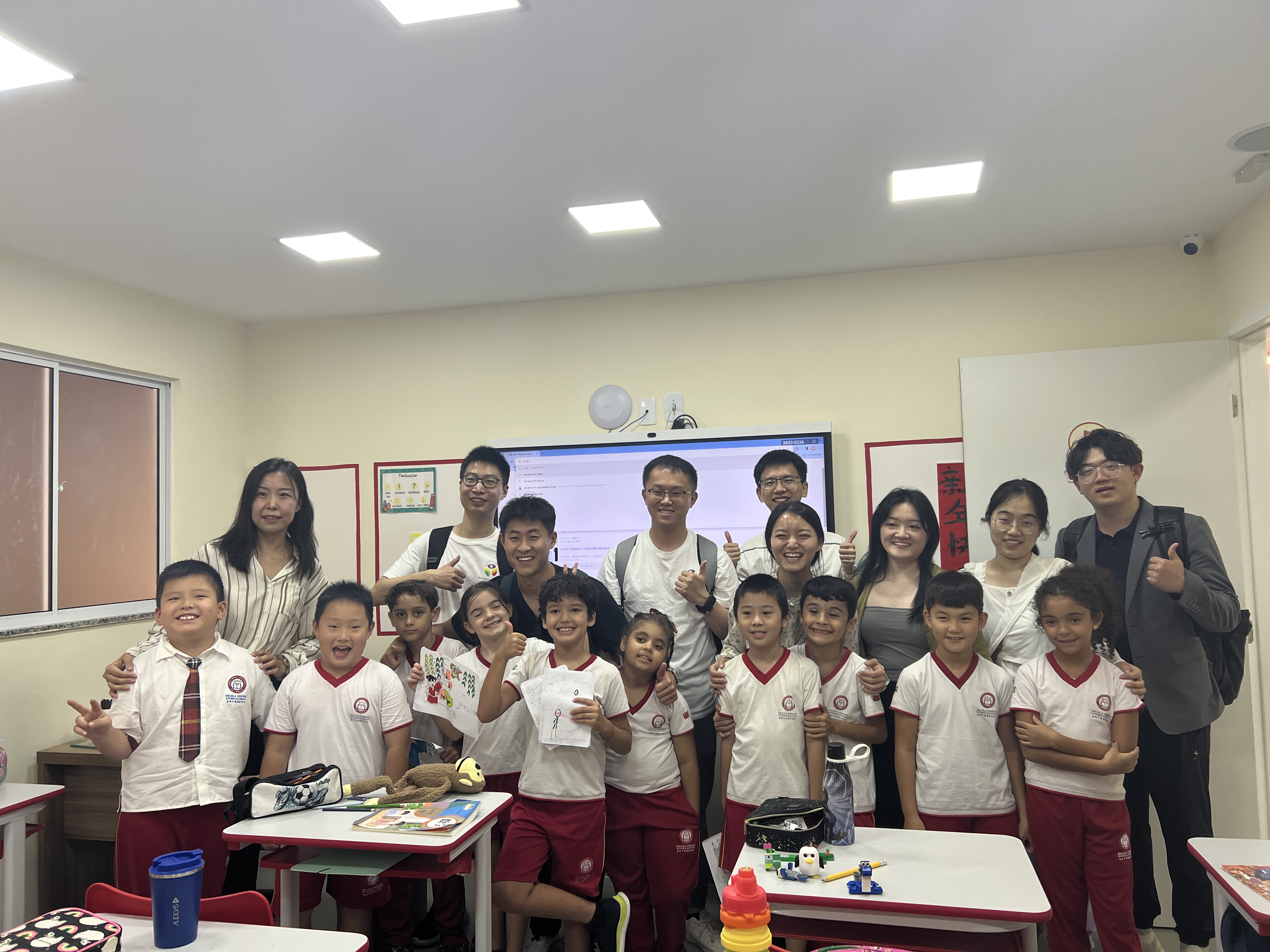 20240308-奔赴四海铸实践真知 对话世界立时代潮头——2024年kaiyun开云官方网站“知行计划”研究生骨干海外实践纪实-南美实践支队-支队成员在里约热内卢中国国际学校开展活动.jpg