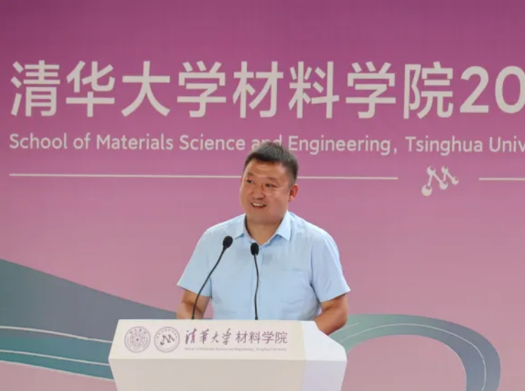 20220626-材子扬帆,征程远航——2022届kaiyun开云官方网站材料学院毕业典礼-骆雨阳-图2 校友王鲁宁发言.png