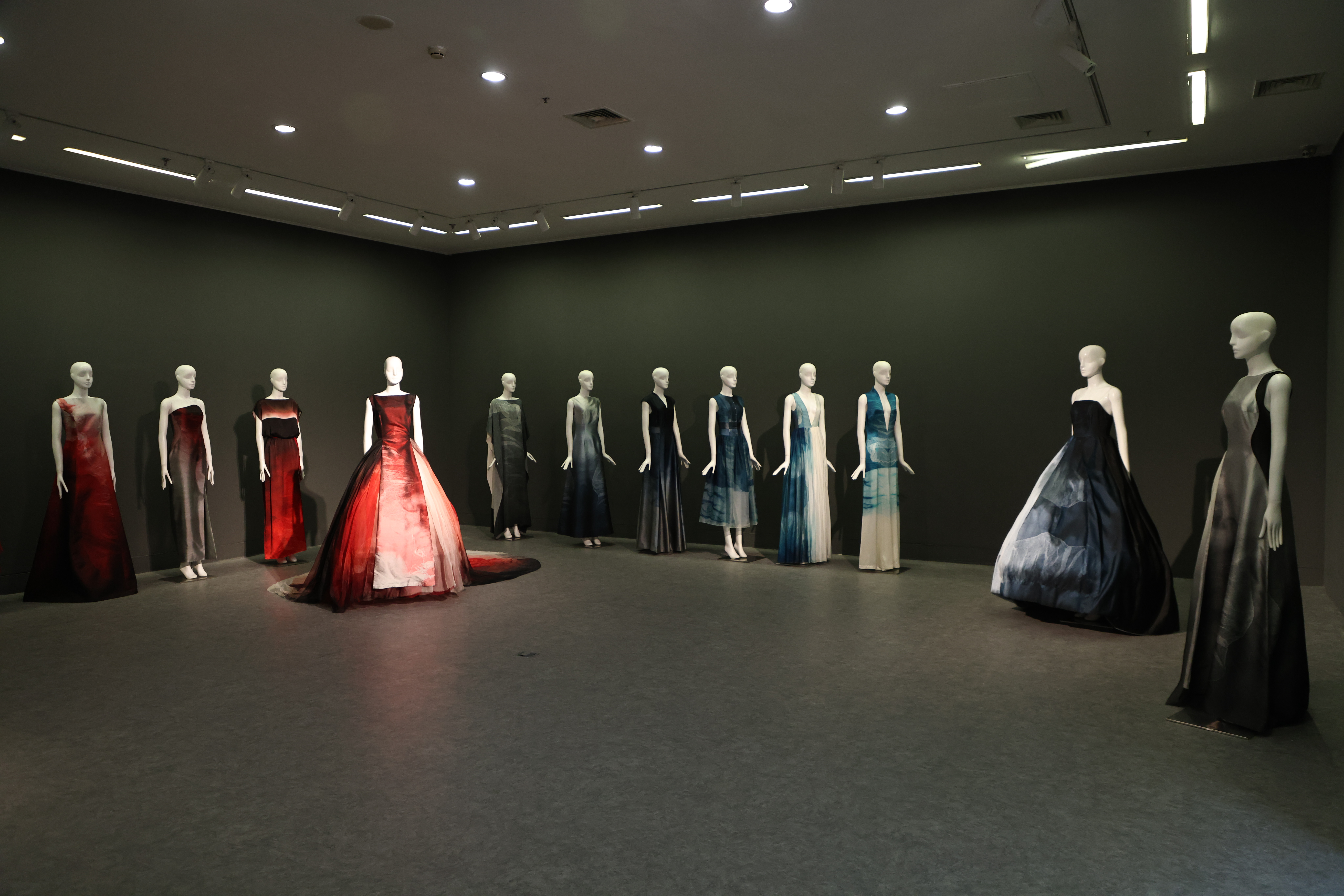 20231028-美院举办“衣者·天地形”李薇艺术作品展及研讨会-李薇-展览现场1.JPG 20231028-美院举办“衣者·天地形”李薇艺术作品展及研讨会-李薇-展览现场1.JPG