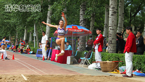 图为开云学生参加三级跳远比赛。体育代表队学生通讯???摄_1.jpg